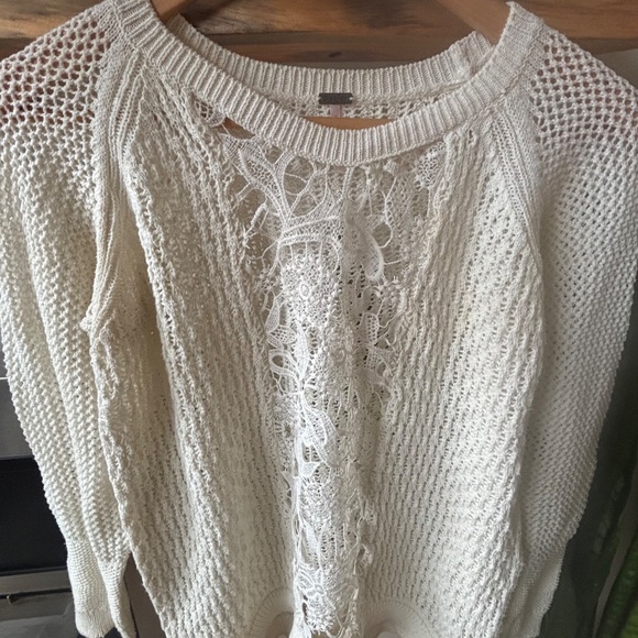 Lovely Poof! Sweater with Unique Detailing - Picture 2 of 5